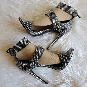 Steve Madden Women's Milyah Black Ankle Strap Sandals Stiletto Heels SZ 8